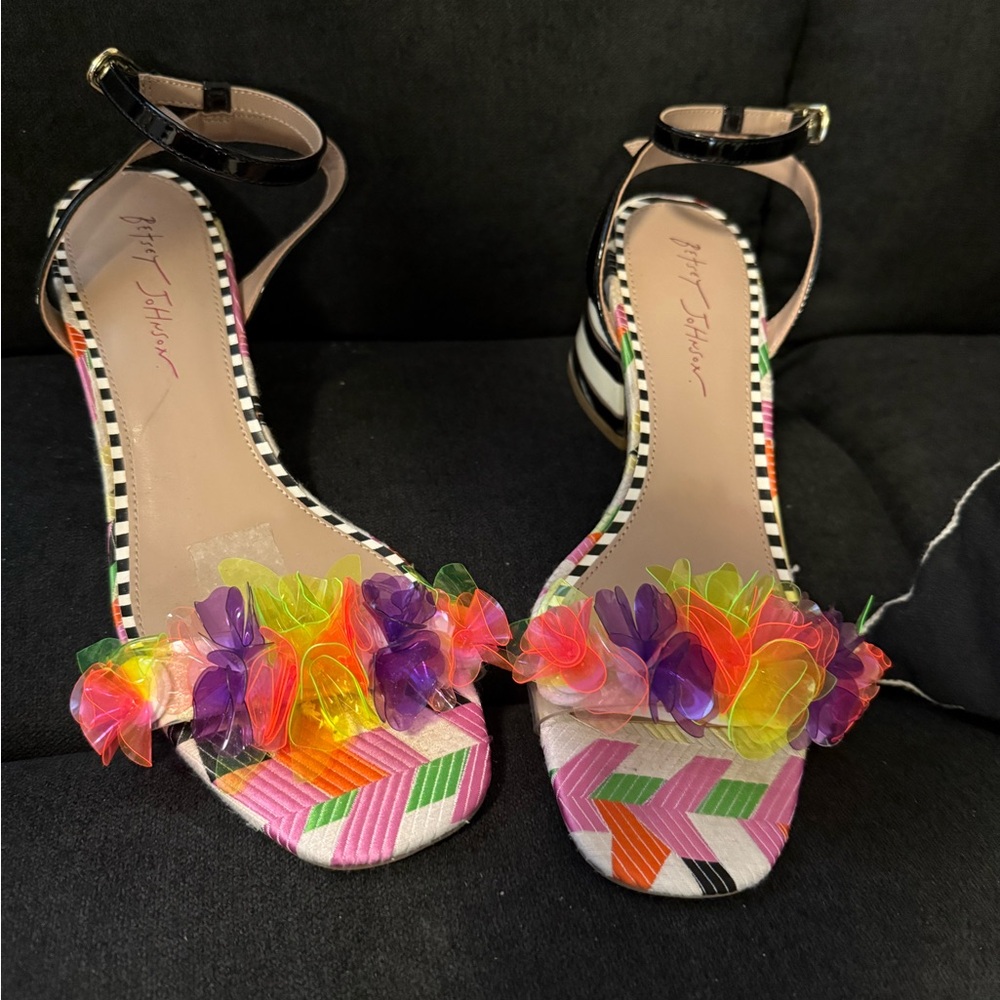 Women’s Multicolor Floral Accent Slide Sandal - Picture 9 of 11